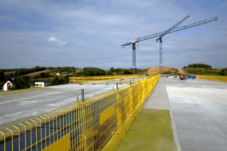 Konsorcjum wybuduje fragment S19 o długość 6,3 km, kosztem ponad 342 mln zł.  
<br>
Budowany odcinek Świlcza – Rzeszów Południe będzie uzupełnieniem już gotowego fragmentu Rzeszów Zachód – węzeł Świlcza. <br><br> fot. (dd/kru) PAP/Darek Delmanowicz