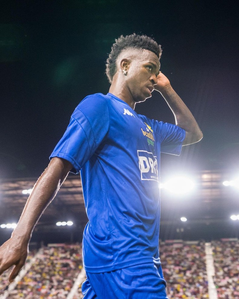 Винисиус и Погба участваха в победата на Роберто Карлос над отбора на Роналдиньо с 12-10 в показателен мач 