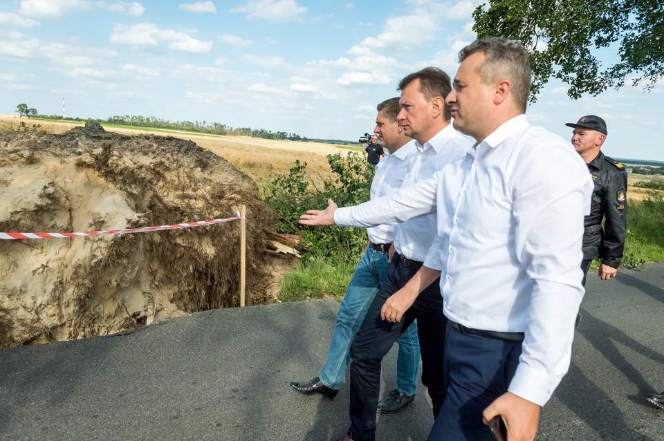 MĄKOWARSKO BŁASZCZAK KOWNACKI WIZYTA PO NAWAŁNICY (Mariusz Błaszczak, Mikołaj Bogdanowicz , Bartosz Kownacki)