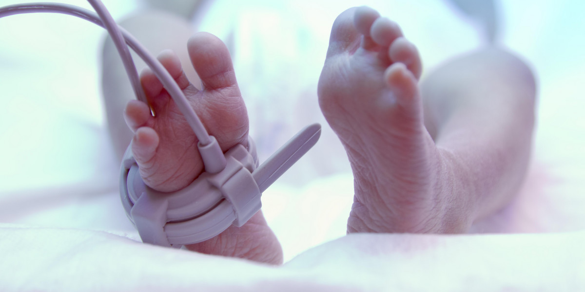Koronawirus: 13-dniowe niemowlę zmarło w Wielkiej Brytanii