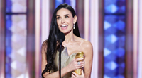 Igen, a 62 éves Demi Moore melltartóban és bugyiban pózol a címlapon, és ehhez minden joga megvan