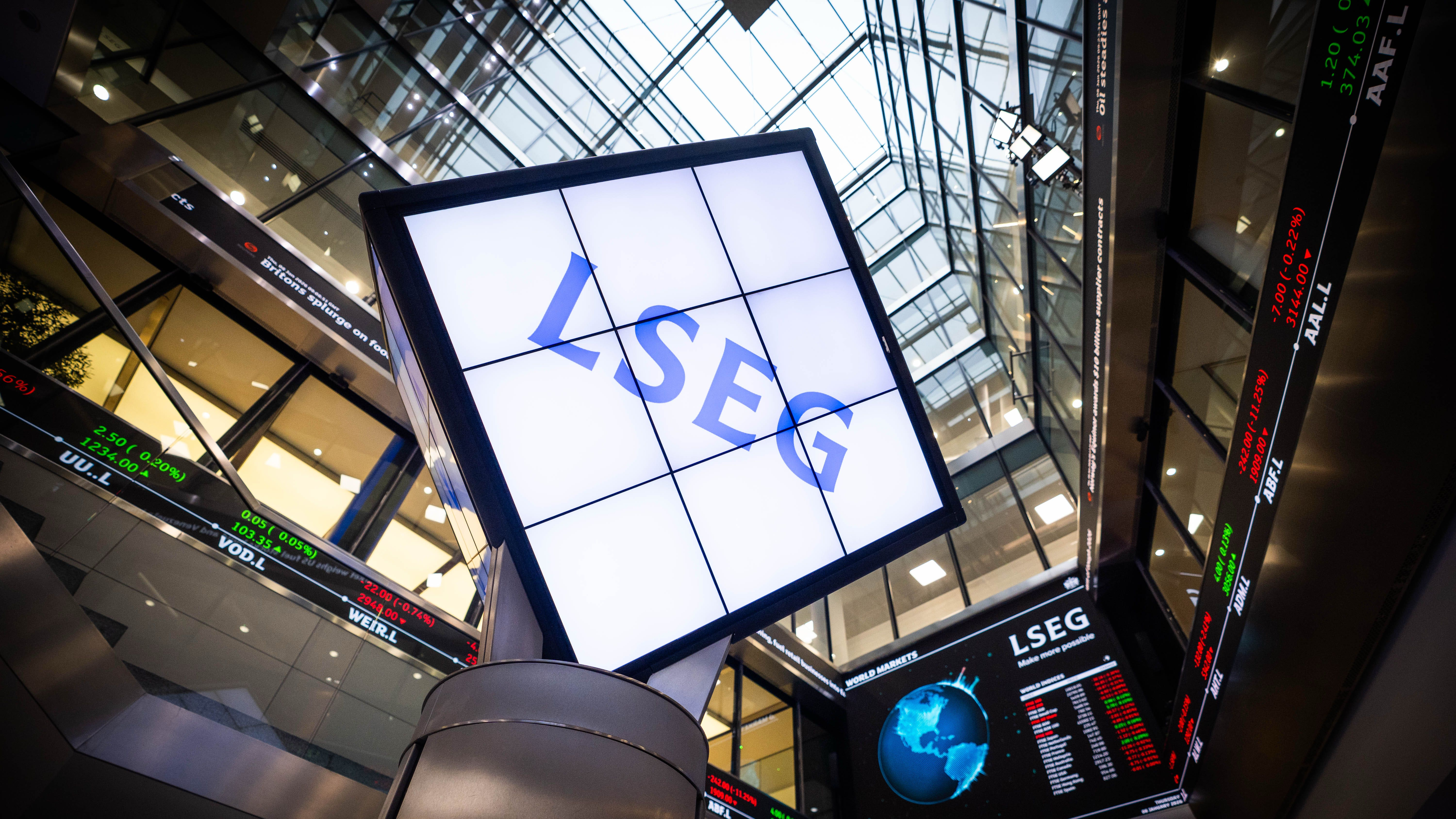 Reeves declares 'new golden age' for City as FTSE 100 hits record high