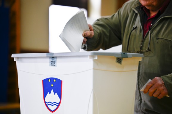 TESNA TRKA ZA PREMIJERA Objavljene izlazne ankete u Sloveniji: Golob u blagoj prednosti