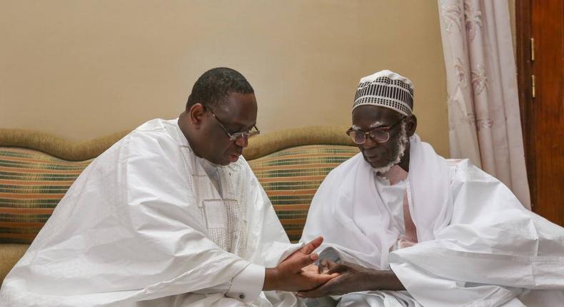 macky-sall-en compagnie de-serigne-mountakha