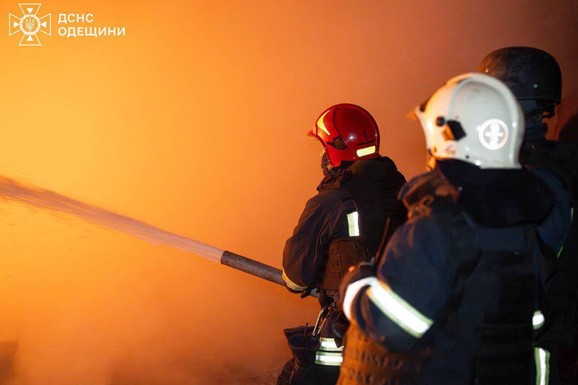 (FOTO, VIDEO) ODESA U PLAMENU Rusi izveli brutalne udare, buknuli požari, naselja BEZ STRUJE