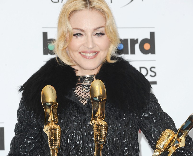 Królowa pop otrzymała "tylko" trzy wyróżnienia: dla najlepszego artysty koncertującego (za tourn,e The MDNA Tour), dla najlepszego artysty muzyki tanecznej oraz za najlepszą płytę z muzyką taneczną (album "MDNA")
