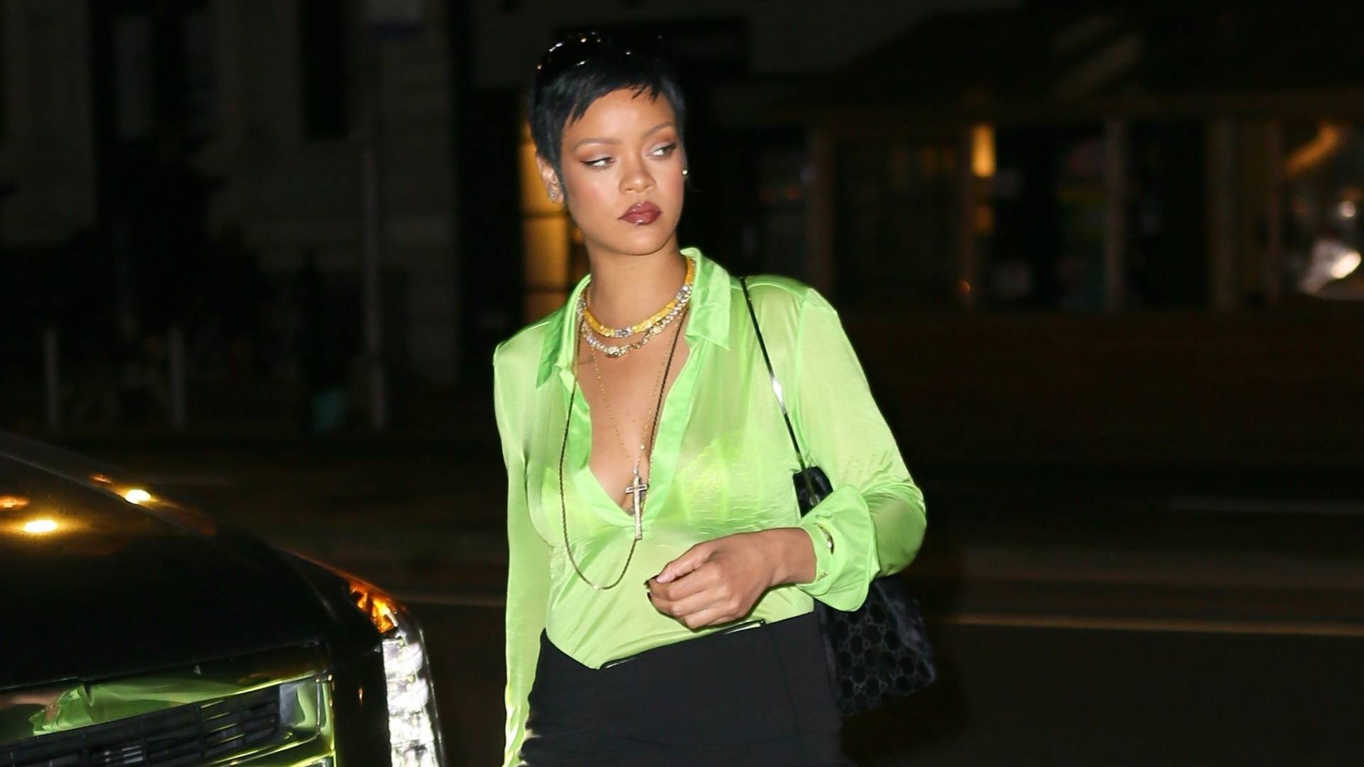 Rihanna ponovo fura kratku kosu i vraća stil ranih 2000-ih u punom sjaju
