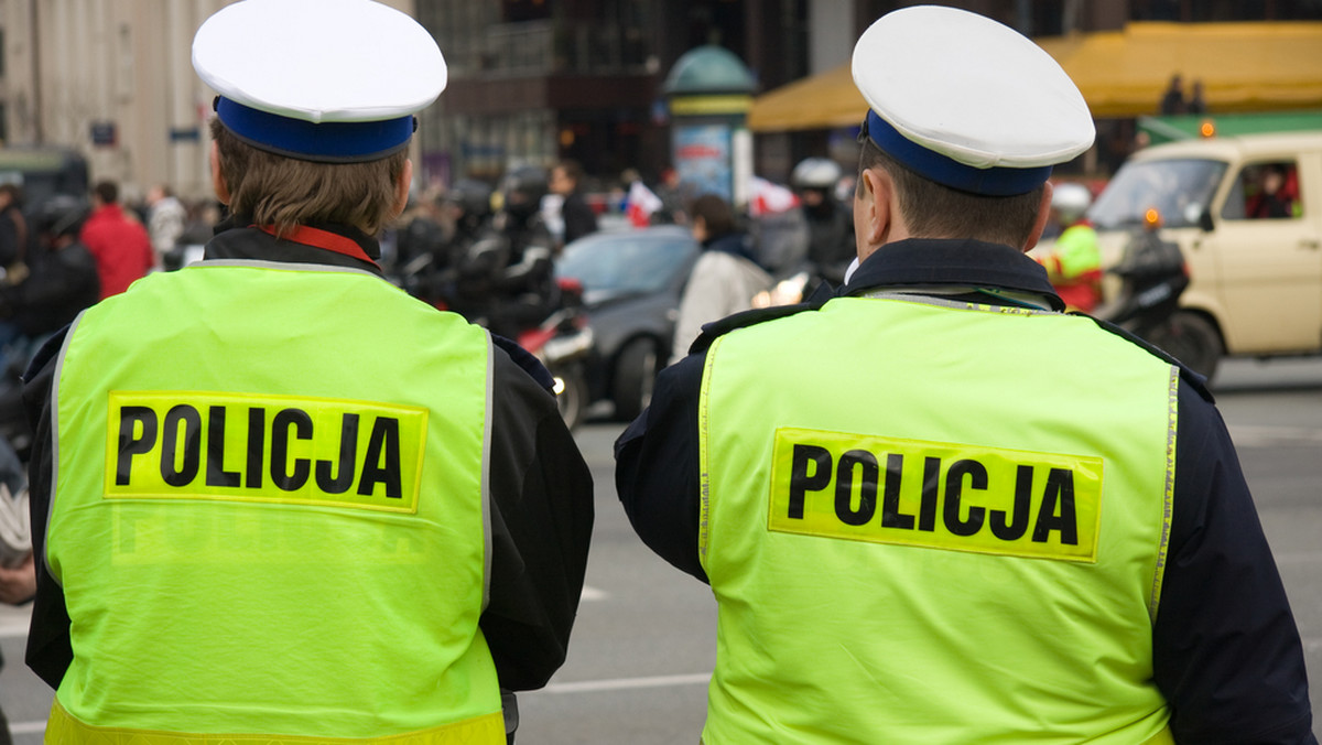 Warmińsko - mazurscy policjanci wstępnie podsumowali tegoroczną akcję "Znicz". Na drogach regionu w czasie długiego weekendu związanego z dniem Wszystkich Świętych doszło do 24 wypadków. Nie obyło się bez ofiar.