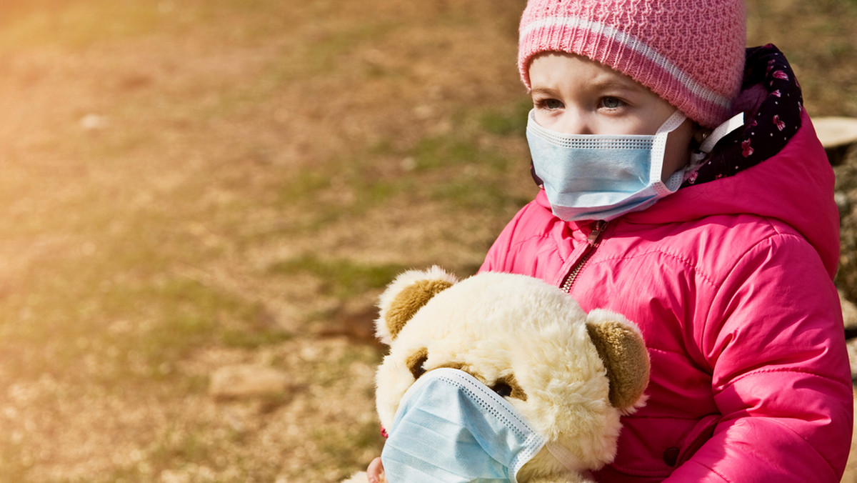 Epidemia koronawirusa to dla świata jedno z największych wyzwań ostatnich dziesięcioleci. Zagrożenia zdrowia i życia całego społeczeństwa, ograniczenia w przemieszczaniu się i widmo kryzysu gospodarczego - wszystko to ma wpływ także na funkcjonowanie organizacji pozarządowych. Na przykładzie działalności krakowskiej Fundacji Sarigato pokazujemy, jak trzeci sektor radzi sobie z obecną sytuacją i jak można go wspierać.