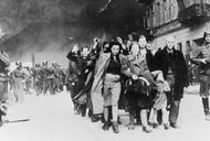Deportacja ostatnich mieszkańców z płonącego getta, Warszawa, kwiecień 1943 r