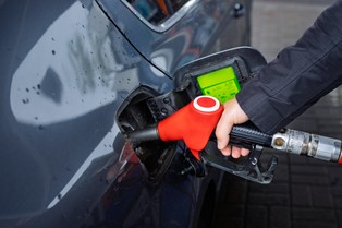 Rząd utrzyma pakiet "Ceny Paliwa Niżej"? Minister energii: będzie utrzymywany tak długo, jak będzie potrzebny