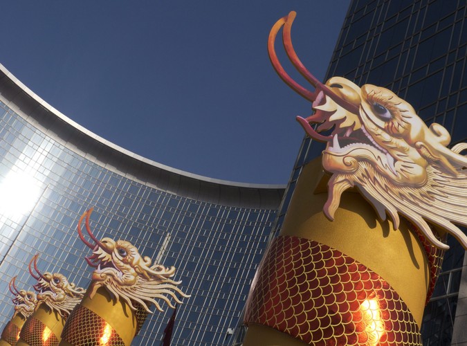 Wszystko wygląda jak tysiące lat temu. Przepych, bogaty ceremoniał i odwołania do tradycji cesarstwa