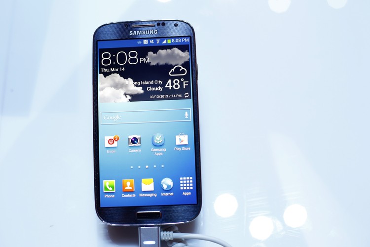 Galaxy S4
<br>
Rozmiar: 136,6 x 69,8 x 7,9 mm
<br>
Waga: 130g