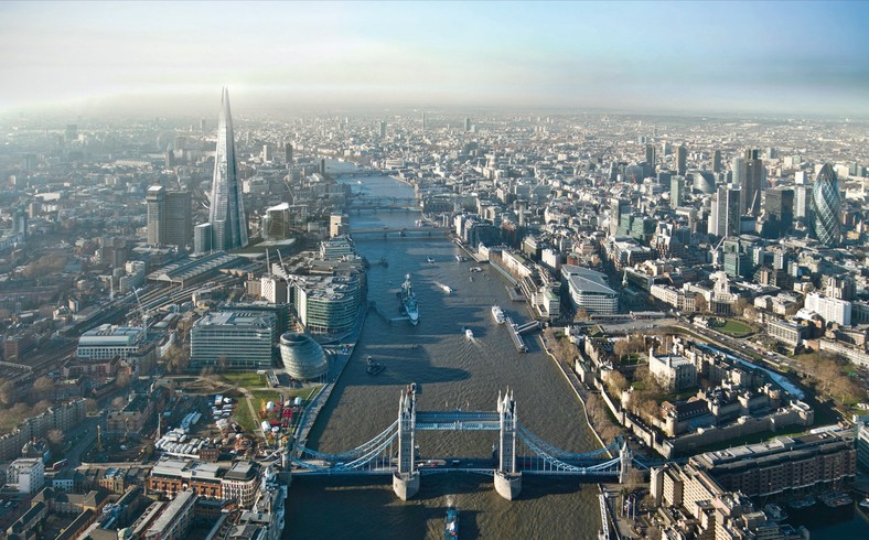 Shard London Bridge ma mieć 305 m (310 m z anteną) i 73 piętra i po ukończeniu w 2012 r. będzie najwyższym budynkiem w Unii Europejskiej.