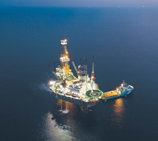 Ropa naftowa najtańsza od trzech lat