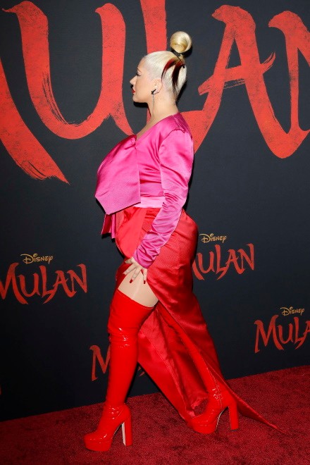 ... Na hollywoodzkiej premierze filmu "Mulan" 39-letnia wokalistka po raz kolejny zaprezentowała bardziej okrągłą figurę, którą...