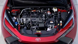 ma silnik 2.0 i spala 3,2 l na 100 km. toyota trzęsie rynkiem. cena hitem