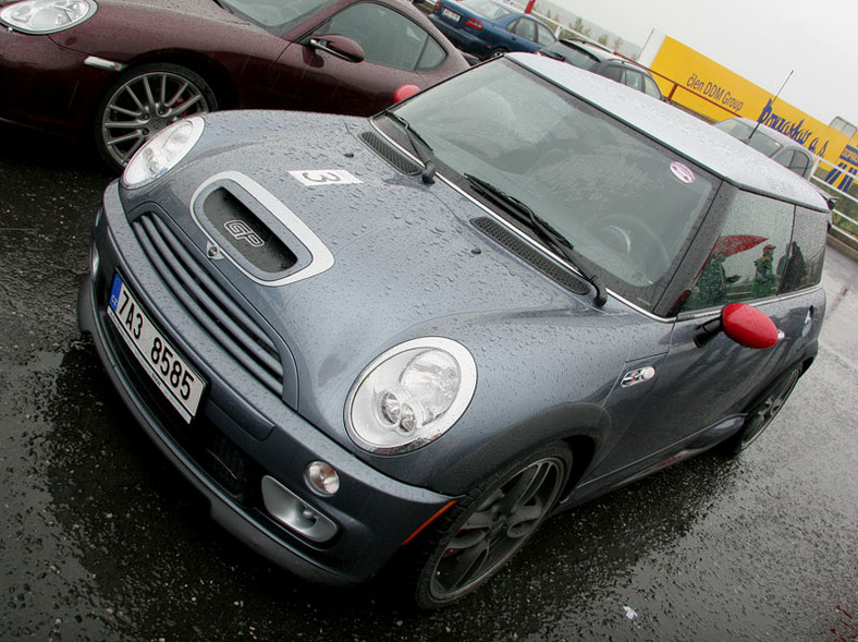 Autodrom Most: sportowe rakiety w deszczu (fotogaleria)