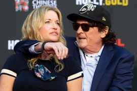 Majkl Medsen OPTUŽIO ŽENU da je kriva za SAMOUBISTVO njihovog sina, ona njega za PORODIČNO NASILJE: Rastali se posle 28 godina braka