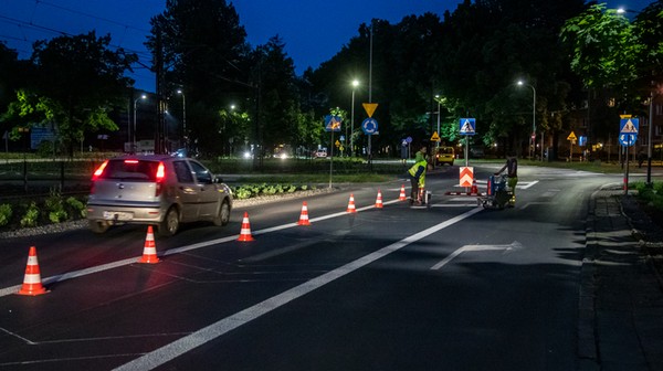 Oznakowanie poziome na ulicach Krakowa miasto odnawia każdego roku