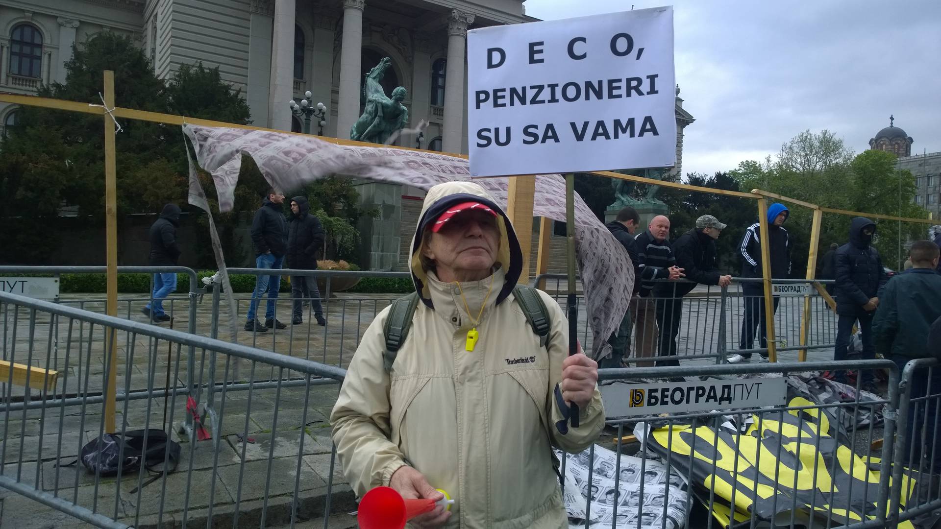 Omiljeni penzioner s protesta nam je objasnio zašto veruje u promene