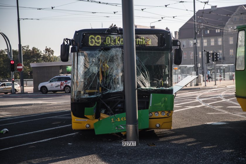 Kolejny wypadek miejskiego autobusu na rondzie Kaponiera