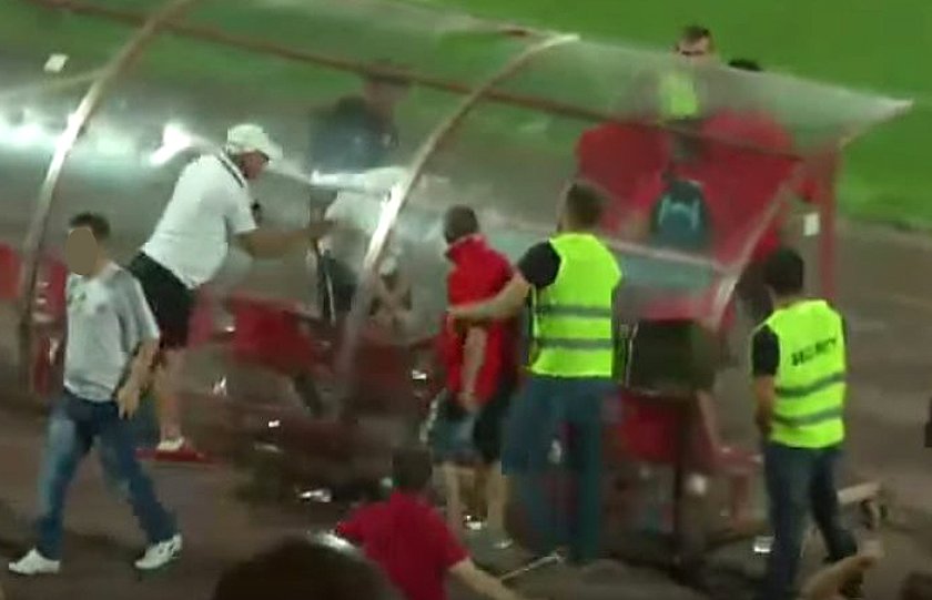 Kibice chcieli zabić piłkarza! Uciekał przed nimi ze stadionu