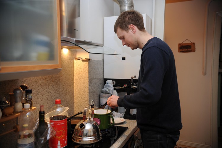 Oboje z bratem czekają na przyjazd ojca