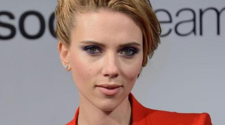 Scarlett Johansson neve 780 ezer forintba kerül