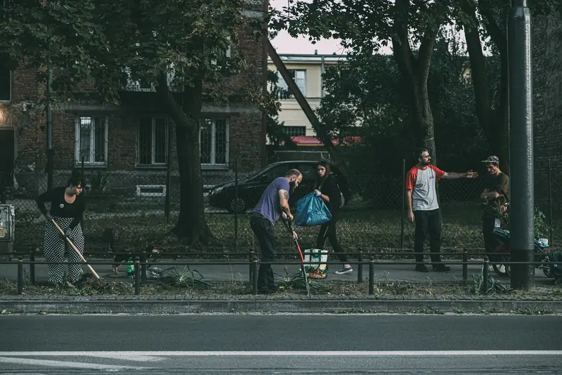 Obsadzanie zaniedbanego miejsca przy ul. Kawęczyńskiej