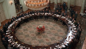 W Pałacu Prezydenckim demontują Okrągły Stół. Nawrocki: skończył się w Polsce postkomunizm