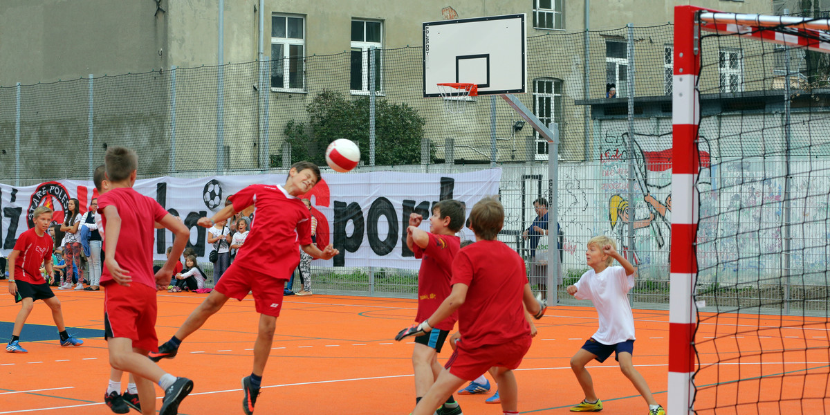 otwarcie boiska szkolnego przy Pogonowskiego