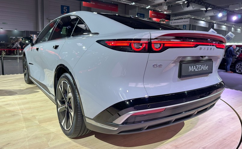 Nowa Mazda 6e