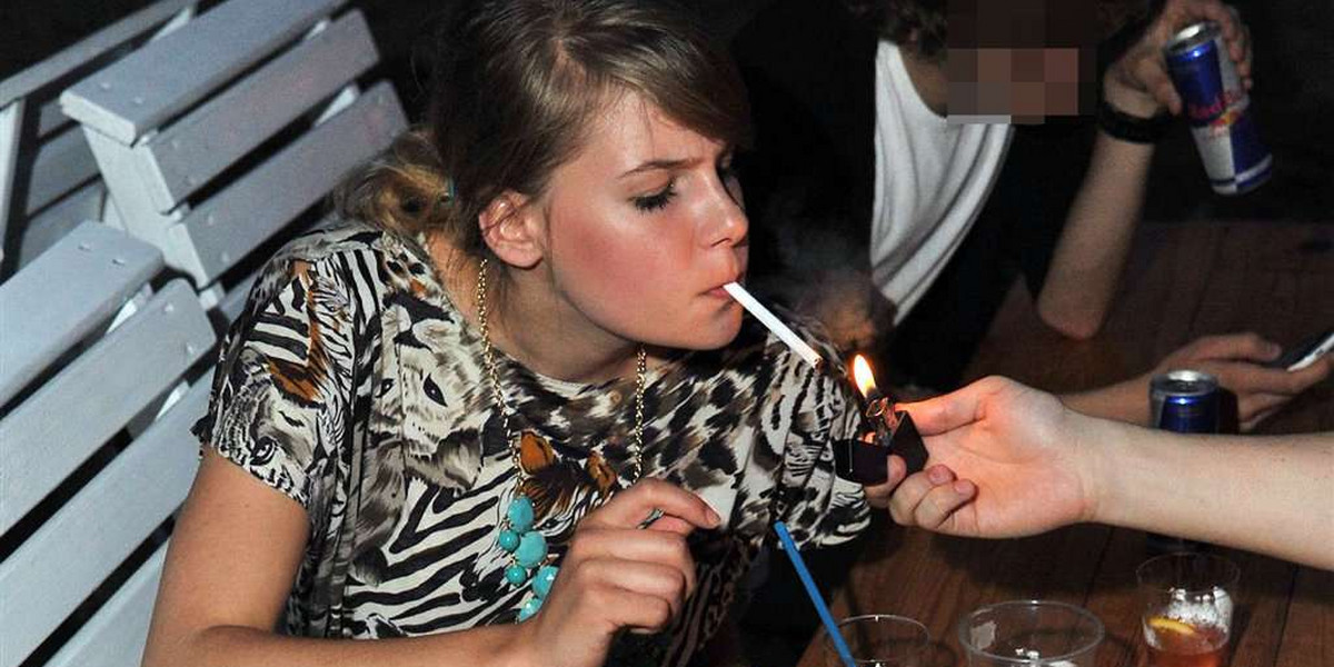 Gwiazdeczka "Na Wspólnej" z drinkiem i papierosem?!