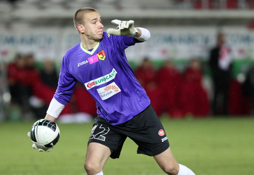 Wykopują Sandomierskiego z Genk