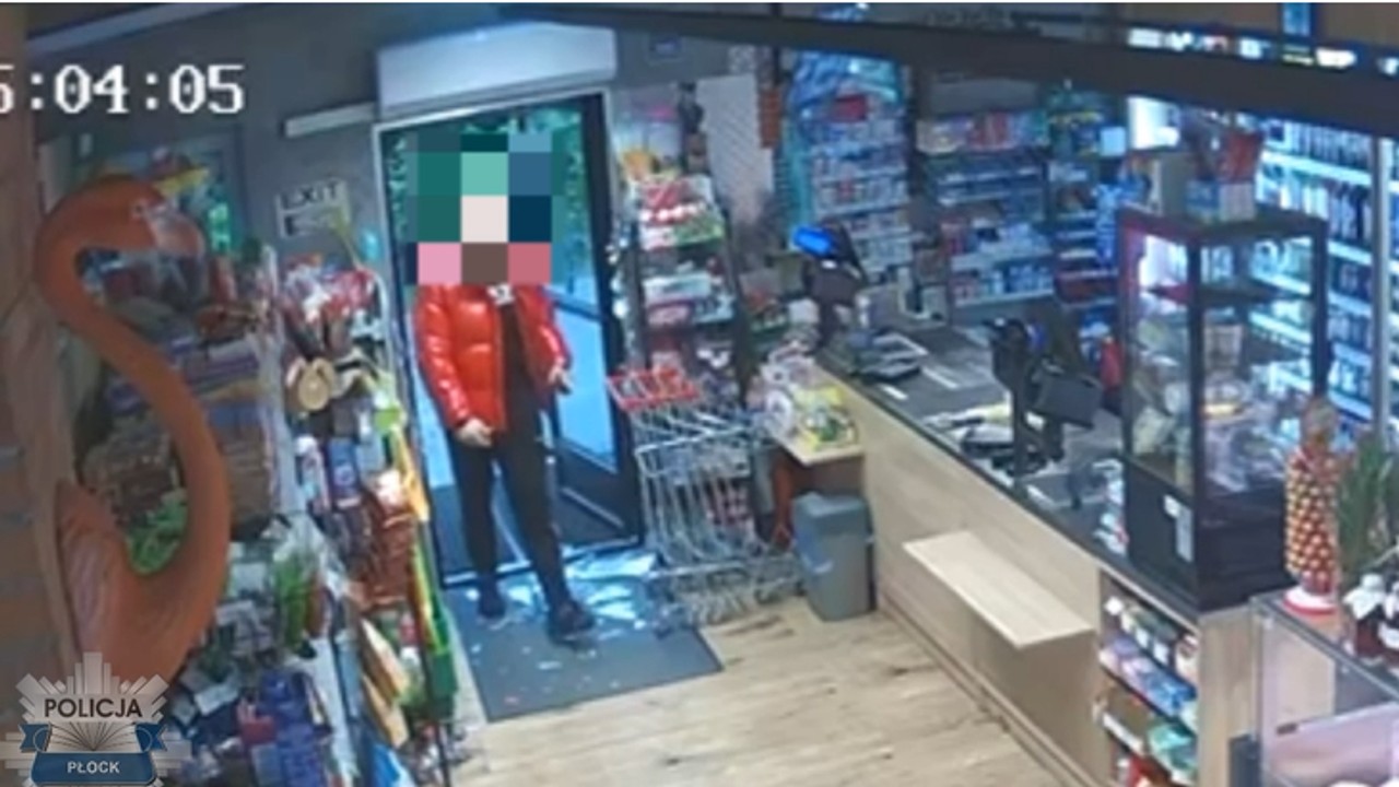 Mężczyzna z maczetą wtargnął do sklepu. Policja udostępnia szokujące nagranie