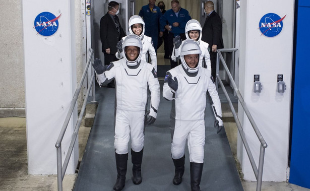 Wyjście załogi SpaceX Crew-4