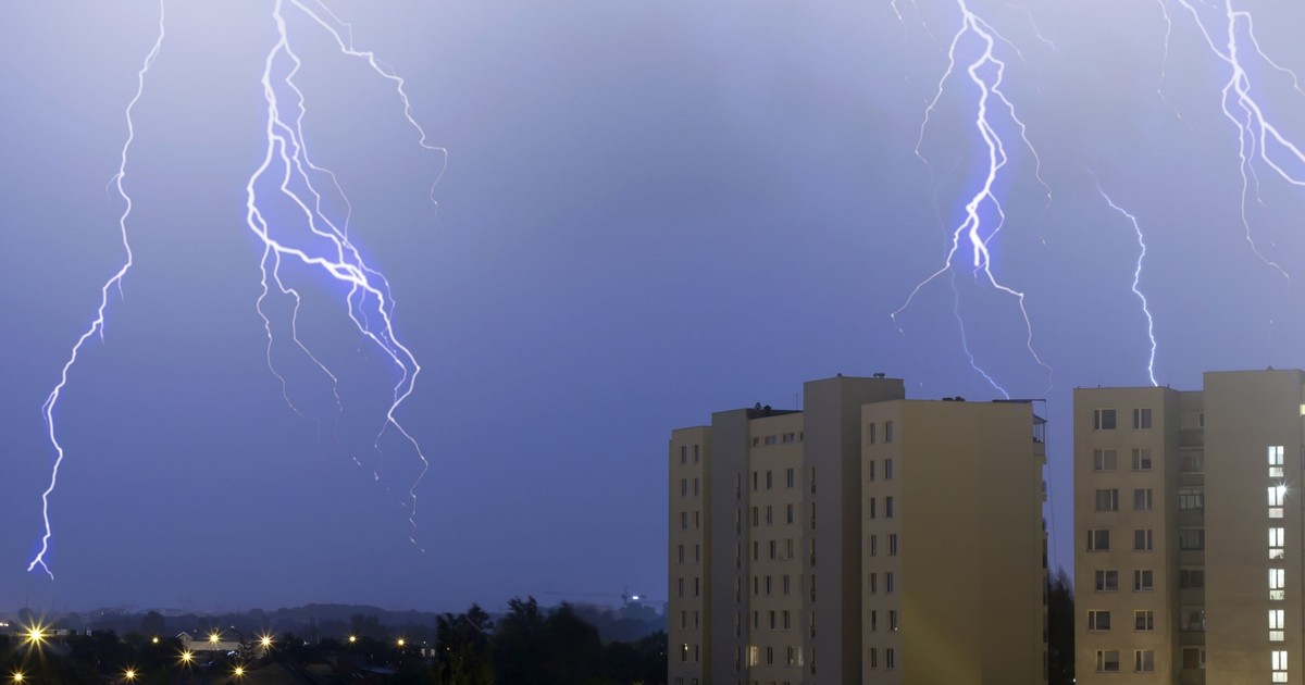 Alert RCB. Burze nad wschodnią Polską. Grad i ulewa.