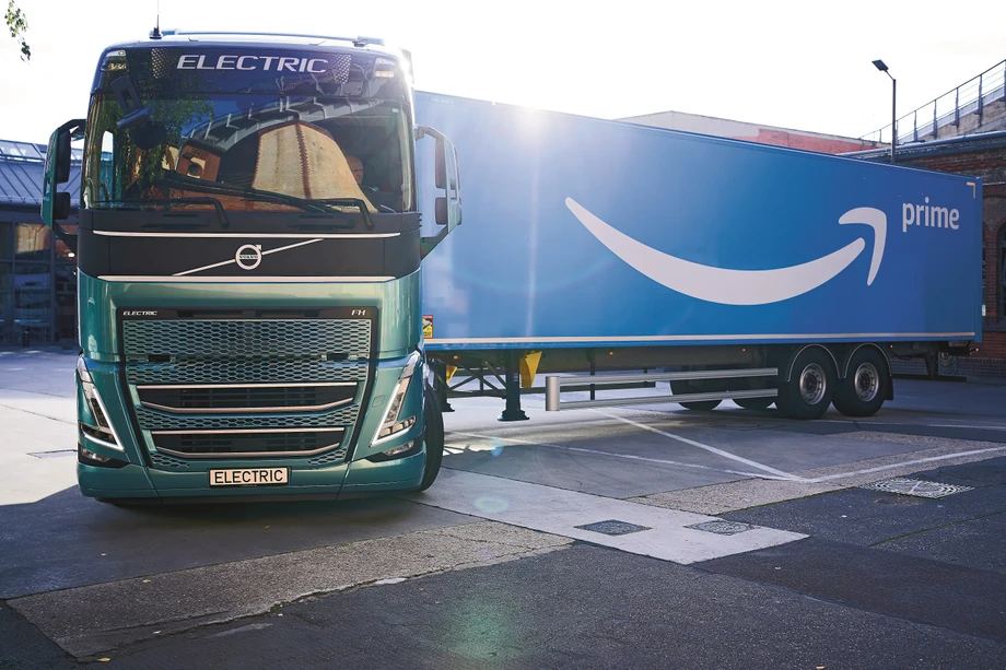 Za chwilę niemiecki oddział Amazona odbierze pierwsze elektryczne ciągniki siodłowe Volvo FH Electric.