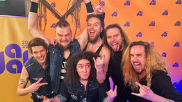 Hatalmas a boldogság! Megnősült a népszerű magyar rockzenekar basszusgitárosa – fotó