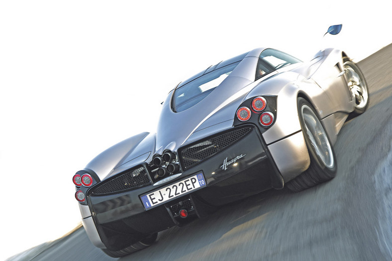 Pagani Huayra: Ferrari się chowa