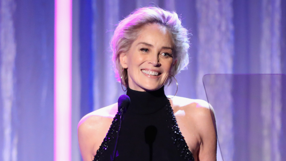 Sharon Stone odtworzyła scenę z "Nagiego instynktu", pozując topless [INSTAGRAM]