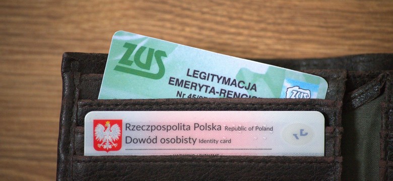 Karta seniora i legitymacja emeryta to nie to samo! Czym się różnią? Do czego uprawniają?