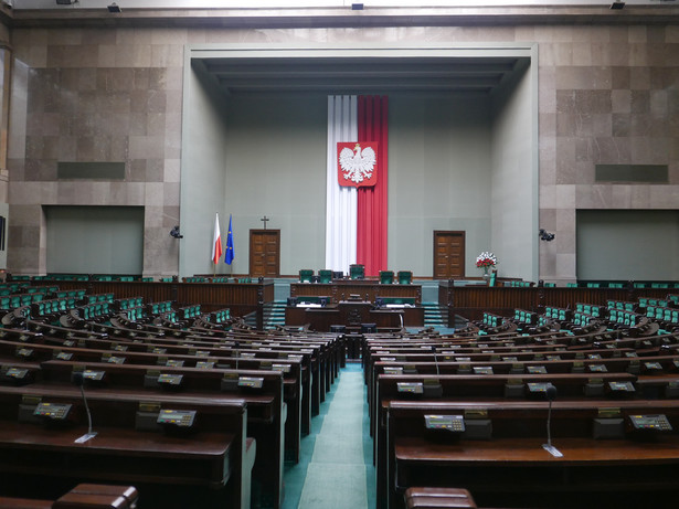 Sejm wybrał skład Trybunału Stanu (TS). Za wyborem było 431 posłów, przeciw 1, a wstrzymało się czterech.