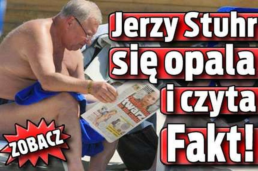Jerzy Stuhr się opala i czyta Fakt. Zobacz!