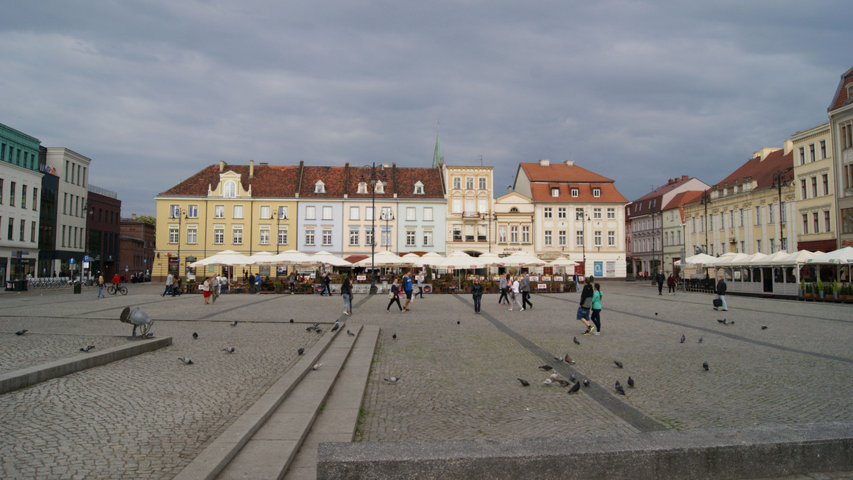 Bydgoszcz wzorem ubiegłych lat chce zapewnić mieszkańcom trochę chłodu na ulicach podczas nadchodzących upalnych dni. W mieście będą działać trzy kurtyny wodne, które pojawią się jutro w ruchliwych częściach miasta.