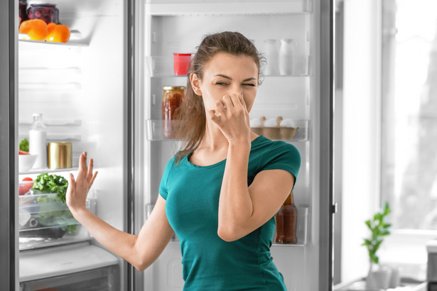 Jak usunąć nieprzyjemny zapach z lodówki? Zadbaj o czystość lodówki