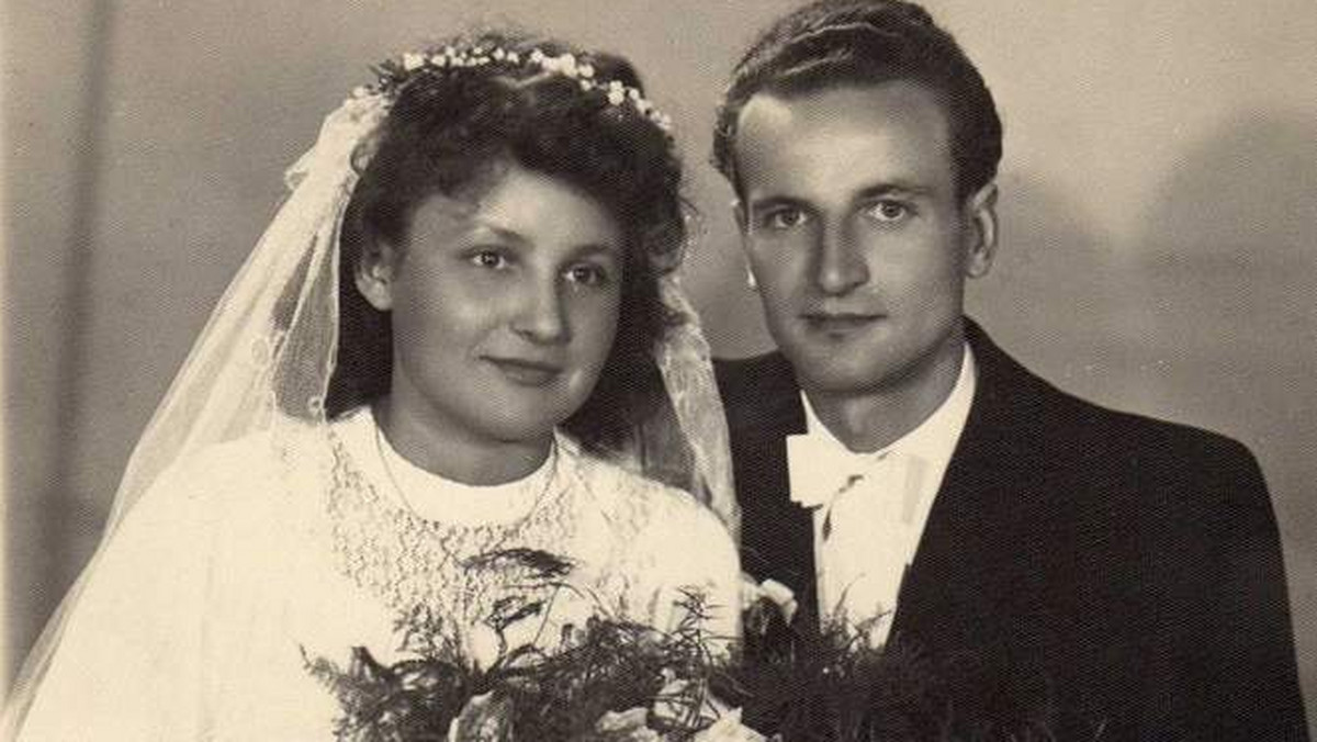 Okres studniówek w pełni. "Kurier Poranny" przypomina studniówkę z 1951 roku, na którą Waldemar Szliserman, poszedł z przypadkową koleżanką. Zabawa była bardzo udana, młodzi zaczęli się spotykać, a po kilku latach wzięli ślub.
