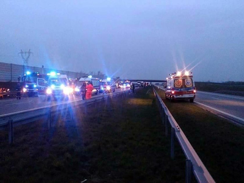 Wypadek autokaru na autostradzie A2