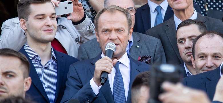 Tusk, jak dżentelmen, odpowiedział Morawieckiemu. Rzeczniczka PiS: Czmychnął do Brukseli, ale rozumu tam mu nie przybyło